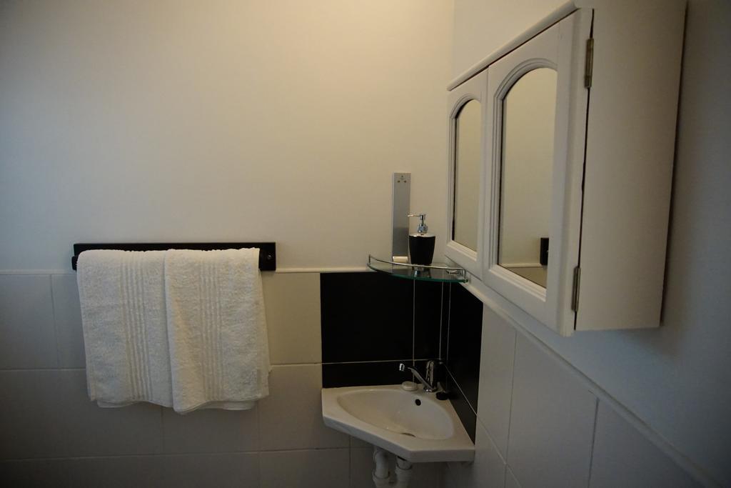 Two Door Cottage Kaapstad Kamer foto
